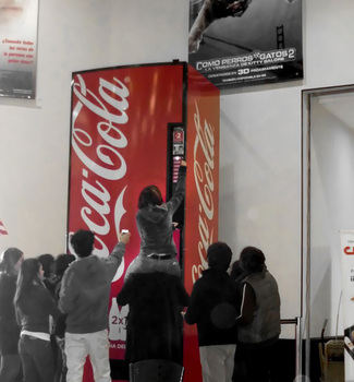 a-huge-CocaCola-vending-machine_2.jpg
